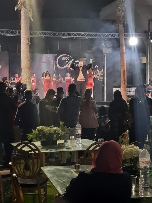  بـ«الأحمر فوق الركبة».. متسابقات حفل تتويج ملكة جمال العرب لعام 2021 يرقصن على المسرح